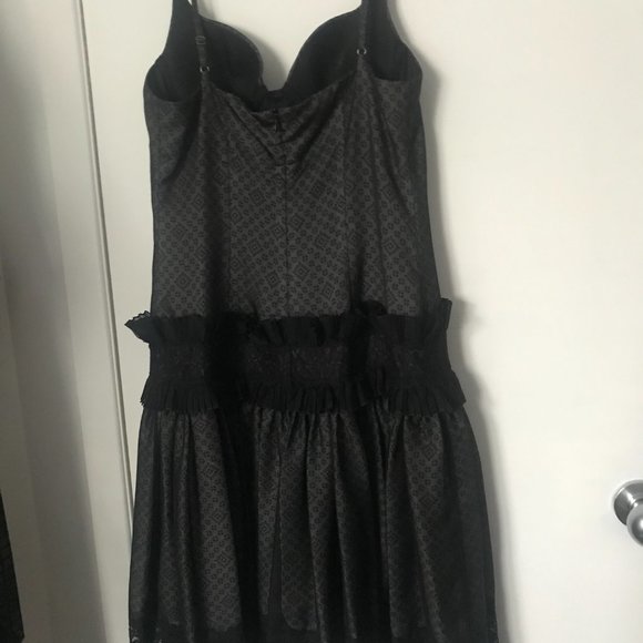 Robe `Cocktail`, noire, haut comme bustier, jupe évasée avec dentelle, très chic - Picture 2 of 2